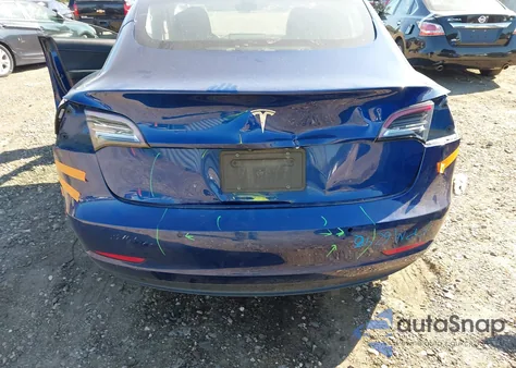 2020 Tesla Model 3 Standard Range Plus Rear-Wheel Drive/Standard Range Rear-Wheel Drive z USA, uszkodzony, nr VIN 5YJ3E1EA9LF598603